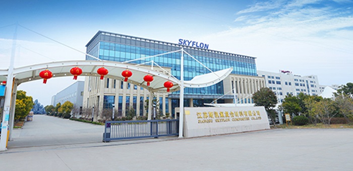 江苏斯凯氟复合材料有限公司创建于2001年，占地面积105亩，投资3.5亿