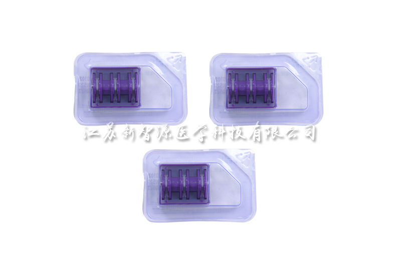 Implantable ligating clip